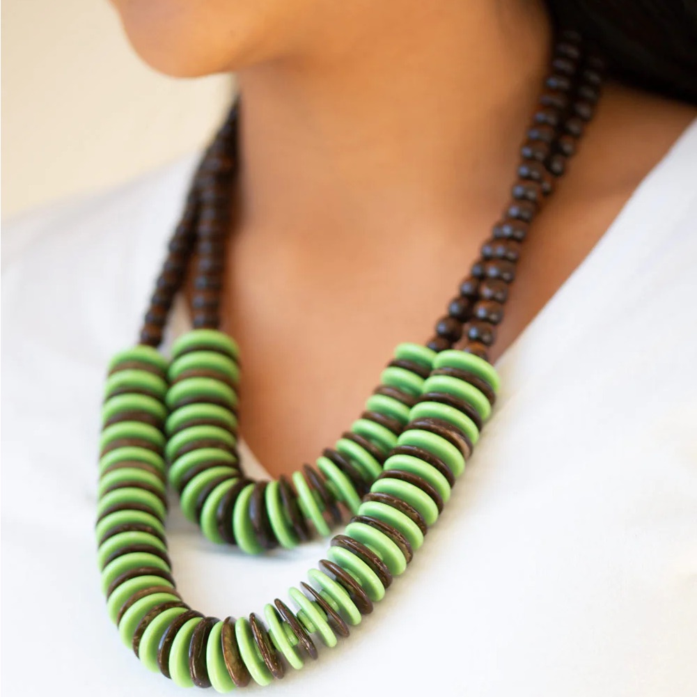 525 Dominican Disco Green Necklace 8$